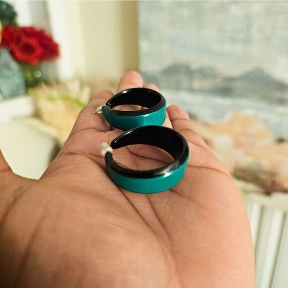 VTG Green & Black Color Block Retro Fashion Hoop Earrings. - Picture 15 of 15